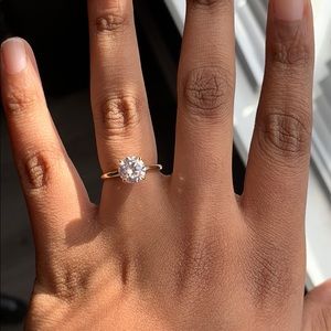 Everly Ring, style Emmy